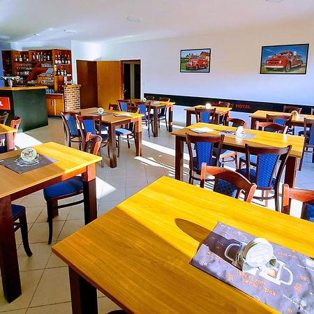 Hasicsky Hotel Přibyslav Buitenkant foto
