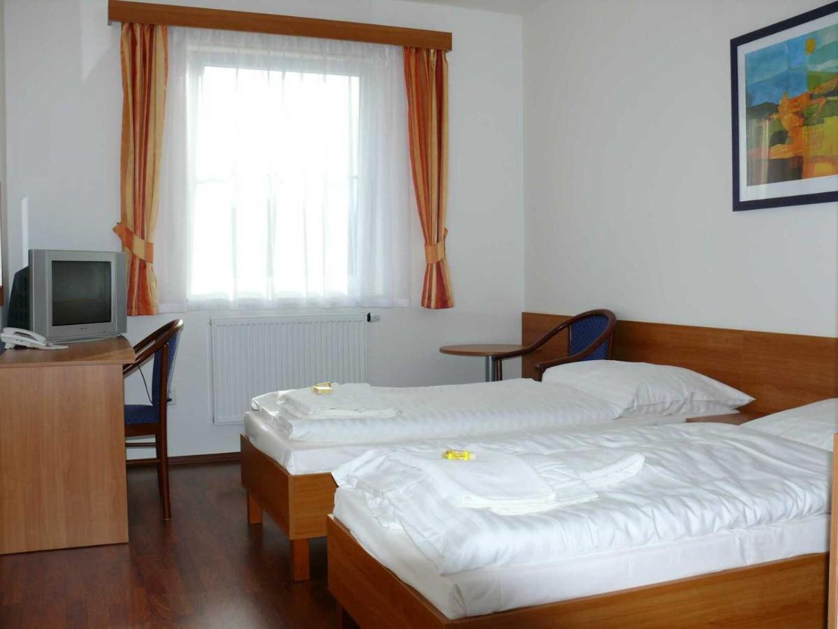 Hasicsky Hotel Přibyslav Buitenkant foto
