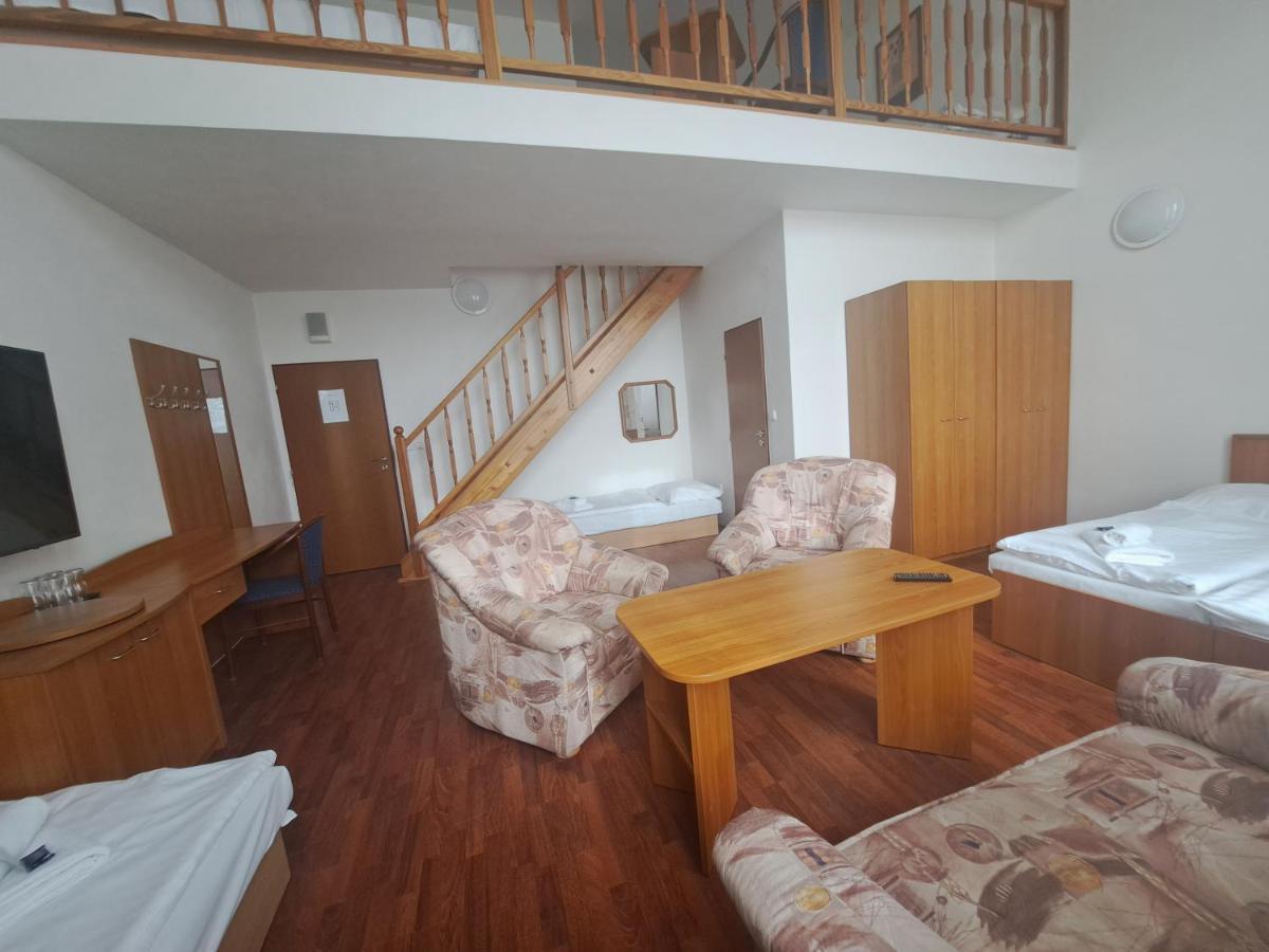 Hasicsky Hotel Přibyslav Buitenkant foto